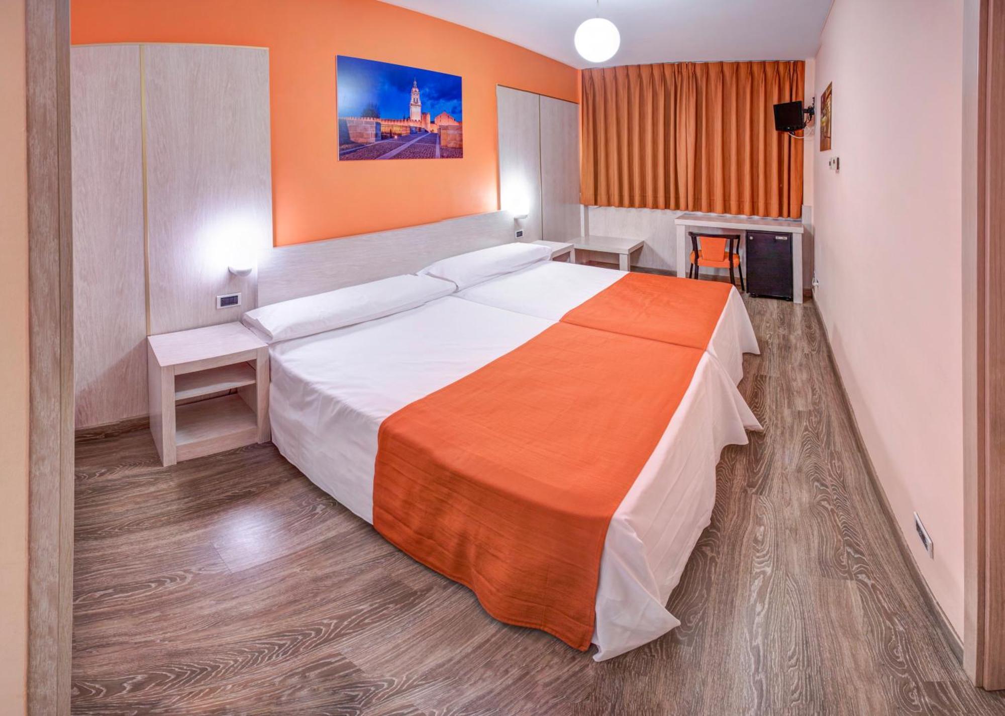 Two Connecting Double Rooms,1322188990:JPEG